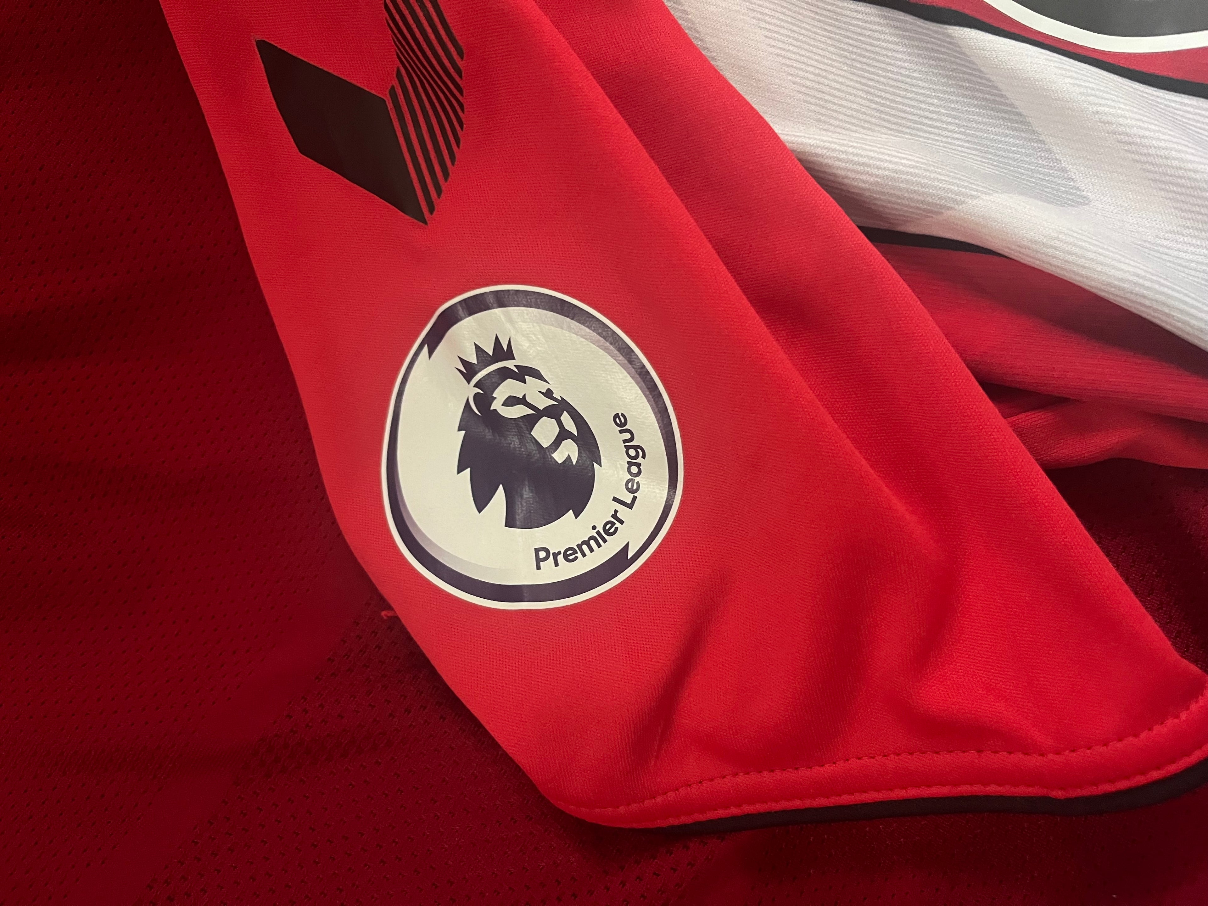 Southampton 2021/22 Home Oriole Romeu Jersey🏴󠁧󠁢󠁥󠁮󠁧󠁿